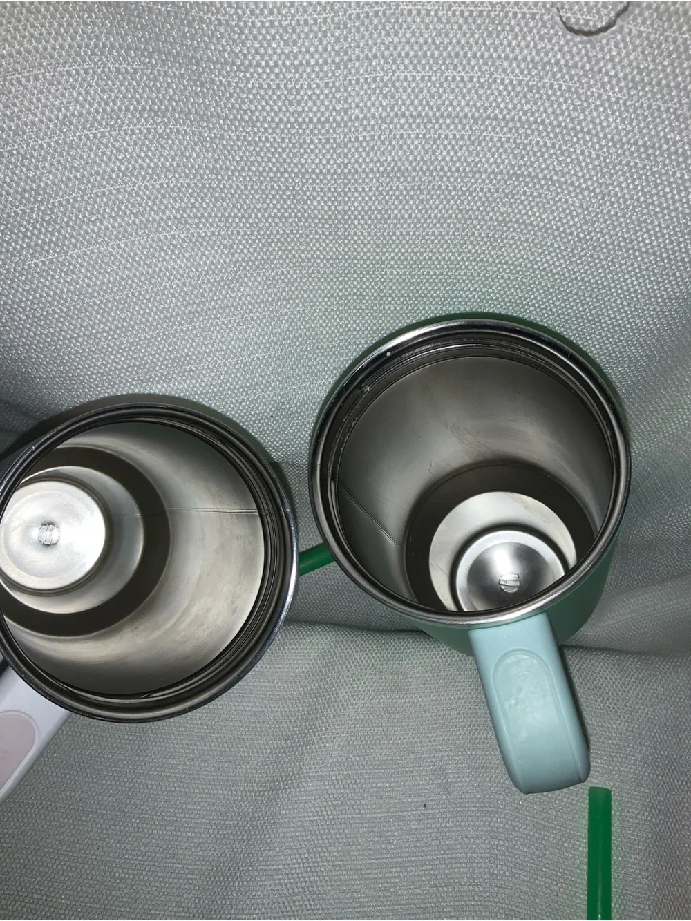 Lots of 2 40oz Stanley green & White Insulated Travel Mugs with Handles. - Picture 6 of 6
